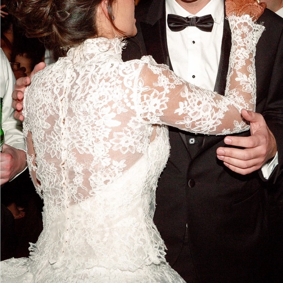 Monique Lhuillier Vittoria Gown - Picture 4 of 14